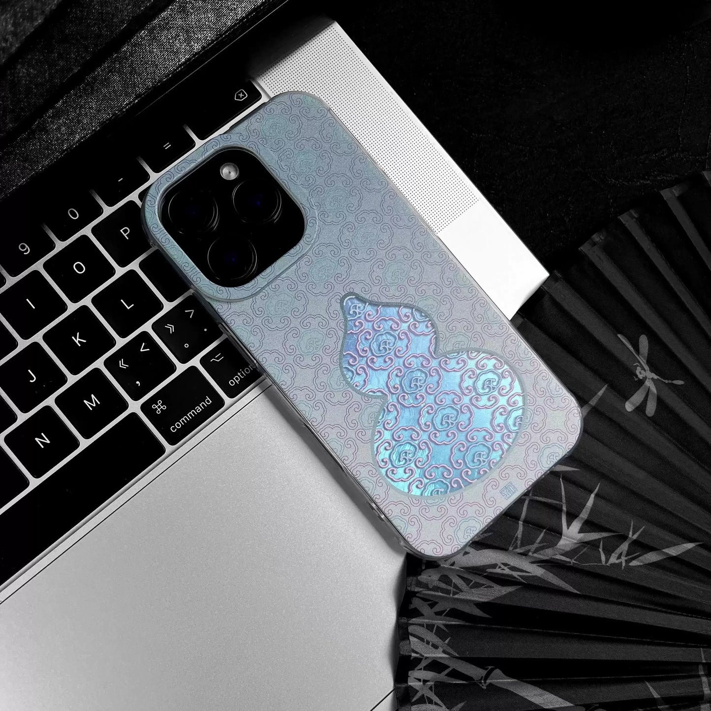 Double Fortune Gourd Phone Case – Chinese “Fu Lu” Pattern, Silk‑texture Liquid Silicone, Soft Cover for iPhone 16/17 Series, East Asian Style Gift