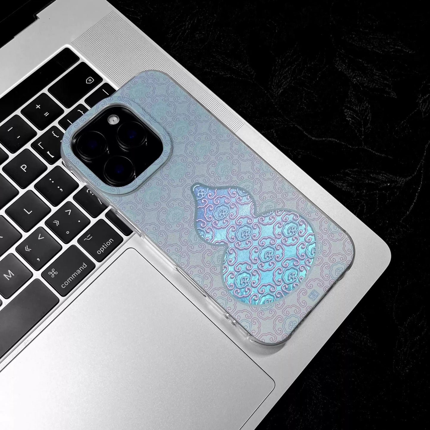 Double Fortune Gourd Phone Case – Chinese “Fu Lu” Pattern, Silk‑texture Liquid Silicone, Soft Cover for iPhone 16/17 Series, East Asian Style Gift