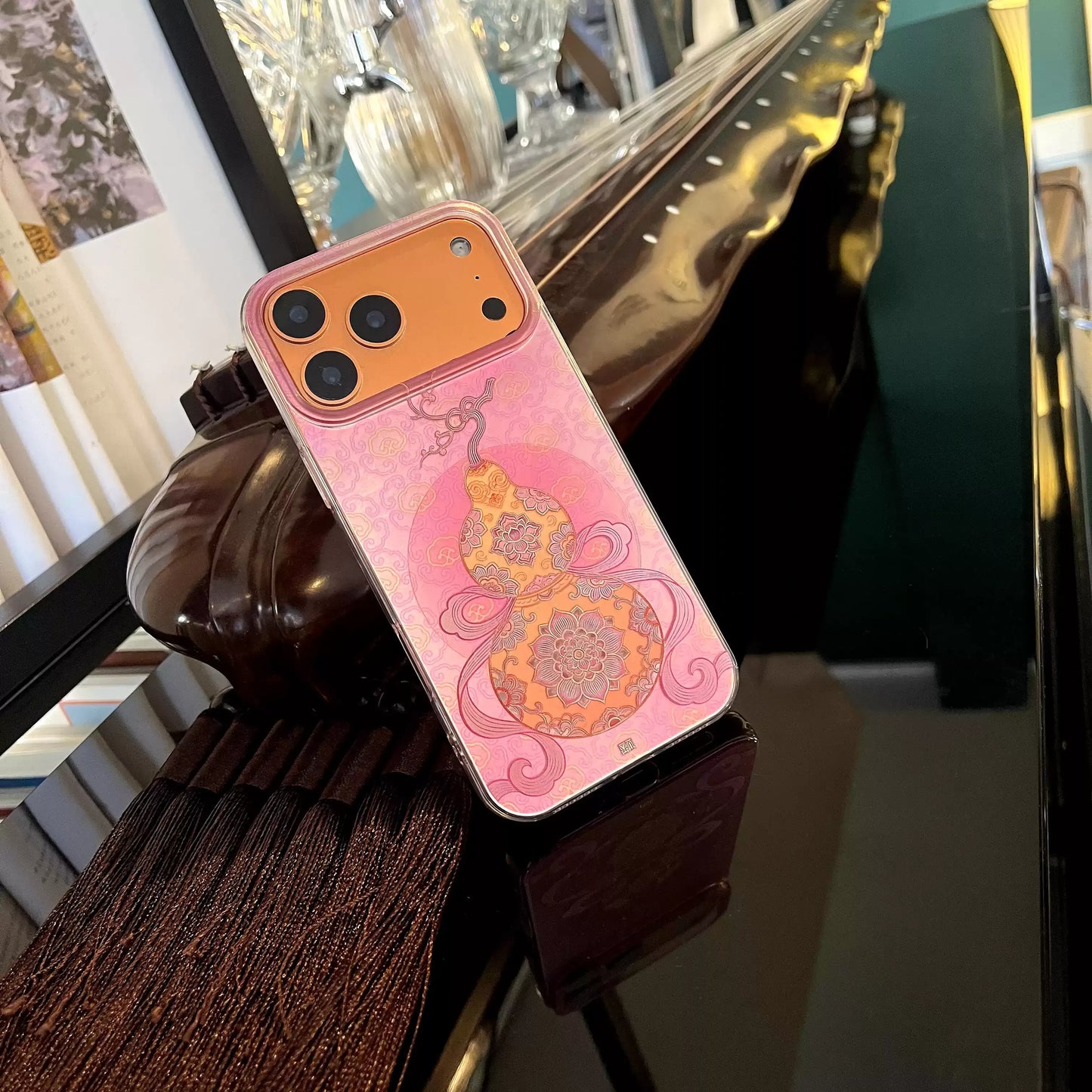 Fortune & Prosperity Gourd Phone Case – “Fu Lu” Pattern, Glacier Laser Liquid Silicone, Soft Cover for iPhone 16/17 Series, East Asian Style Gift